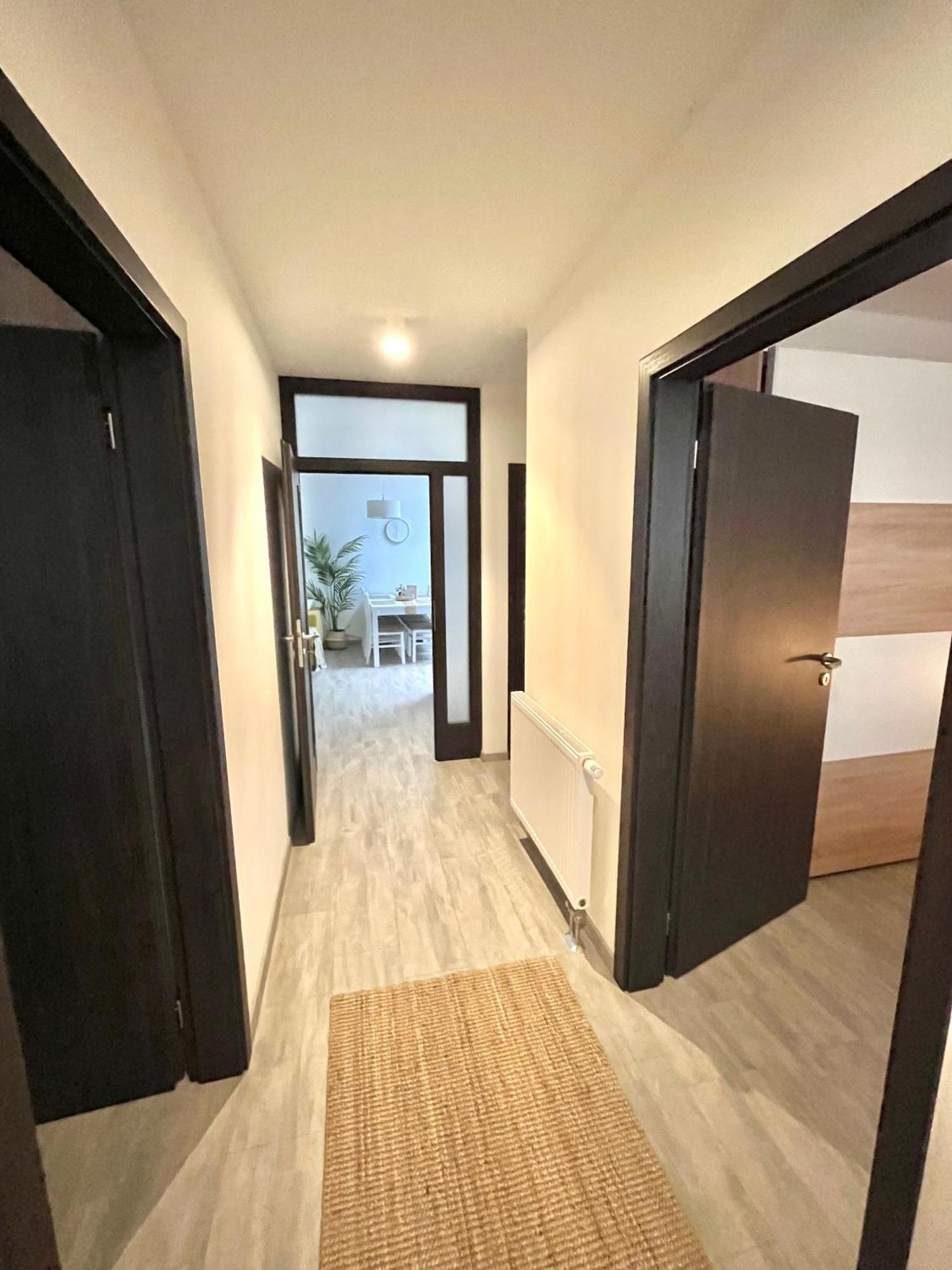 The Elite Suite Downtown 2- Bedroom Apt Ac & Garage Parking Bratislava Exterior photo